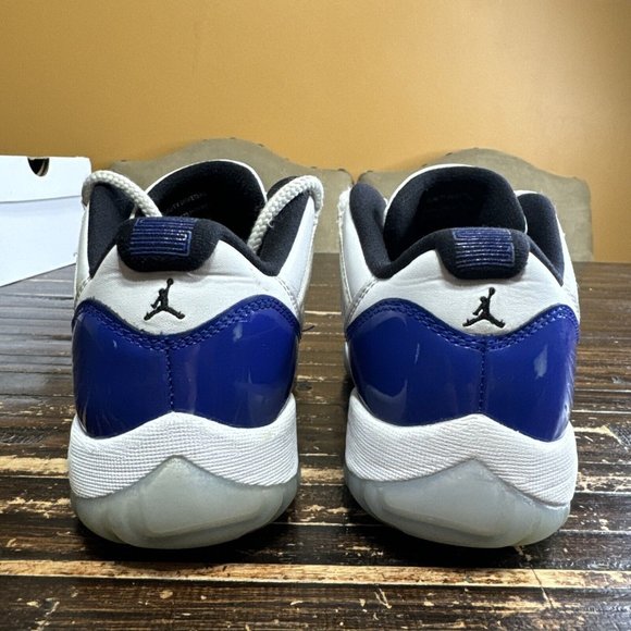 Women's Air Jordan Retro 11 Low "White Concord" 2020 US Women's Size 9 - Picture 5 of 7